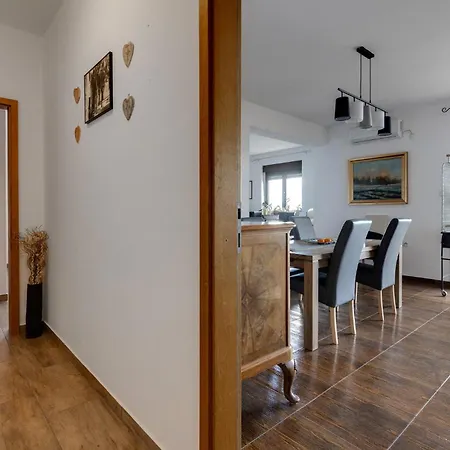Apartment Beautiful Apartment In Novi Vinodolski With Wifi