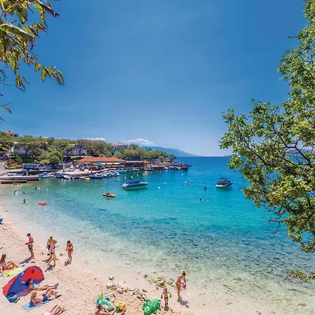 Awesome In Apartamento Novi Vinodolski