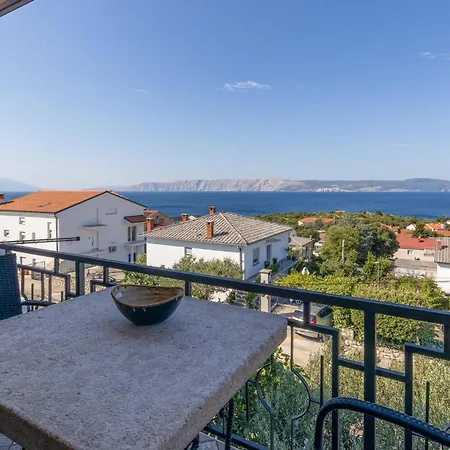Cozy Apartment In Novi Vinodolski With Wifi Апартаменты *