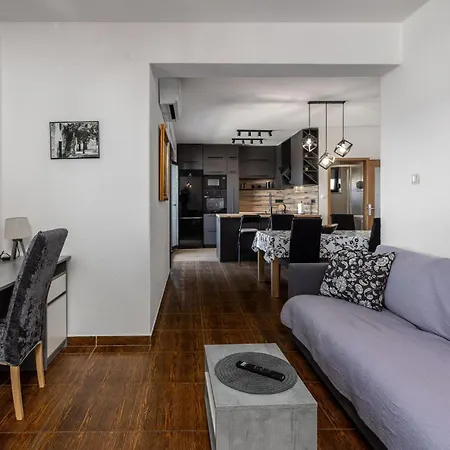 Апартаменты Cozy Apartment In Novi Vinodolski With Wifi