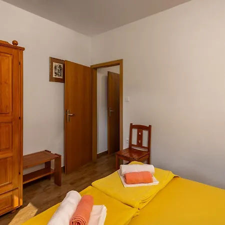 Апартаменты Cozy Apartment In Novi Vinodolski With Wifi