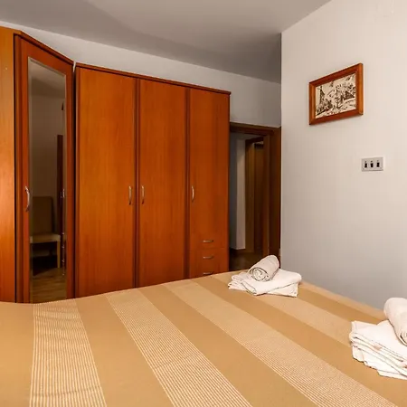 Cozy Apartment In Novi Vinodolski With Wifi Апартаменты Нови-Винодолски