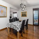 Awesome Apartment In Novi Vinodolski Apartman *