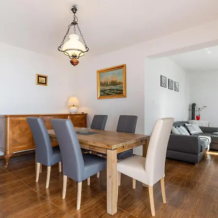 Apartament Beautiful In With Wifi Novi Vinodolski